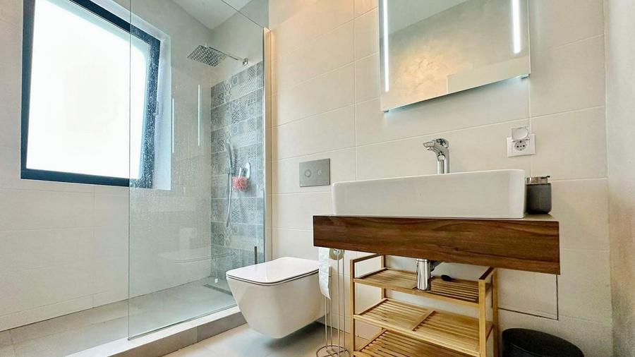 Apartament cu 3 camere decomandat, mobilat în Drumul Poienii