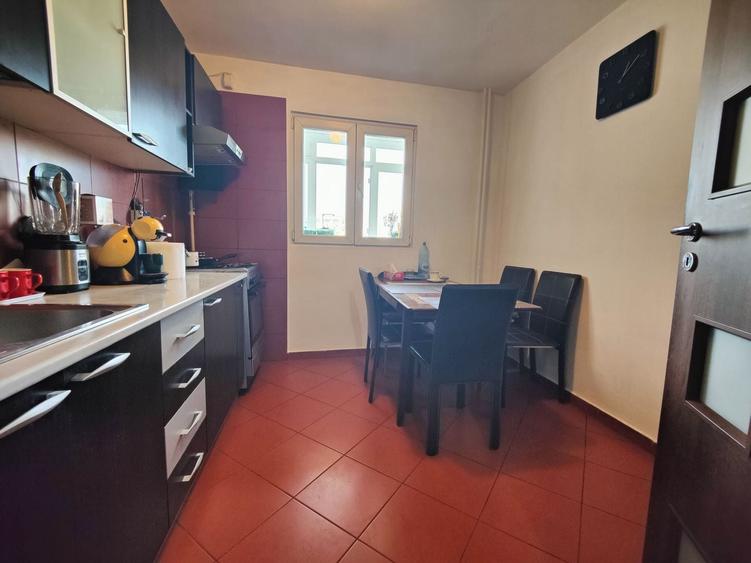 Apartament cu 3 camere decomandat, mobilat în Gorjului
