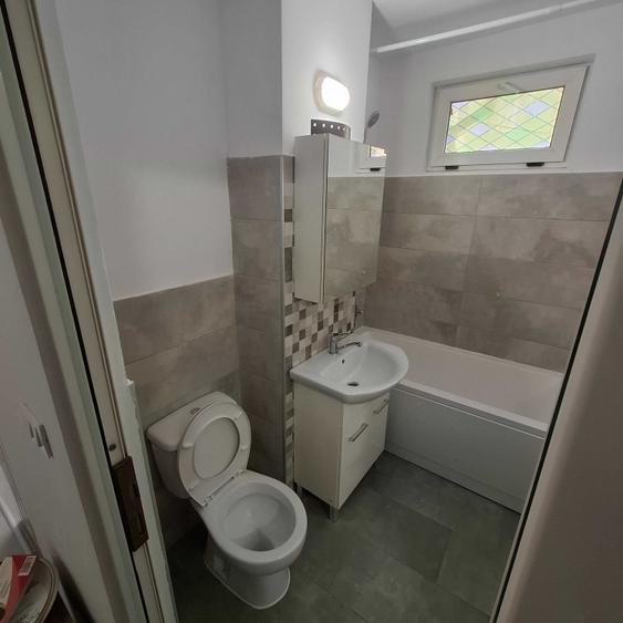 Garsonieră decomandată în Precista