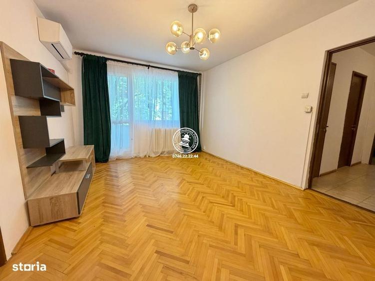 Apartament cu 3 camere în Podu Roș