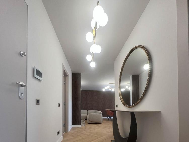 Apartament cu 3 camere semidecomandat, mobilat în Iancu Nicolae