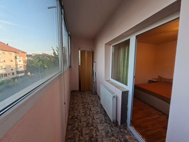 Apartament cu 3 camere decomandat în Steaua