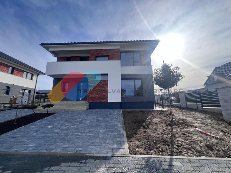 Casă individuală cu 4 camere cu Canalizare în Dezmir
