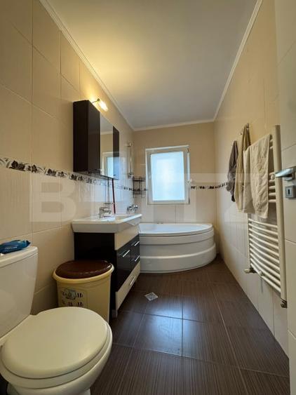 Apartament cu 3 camere semidecomandat, mobilat în Florești