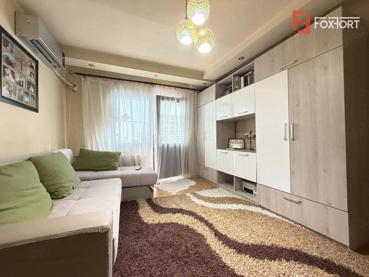 Apartament cu 3 camere semidecomandat în Lipovei
