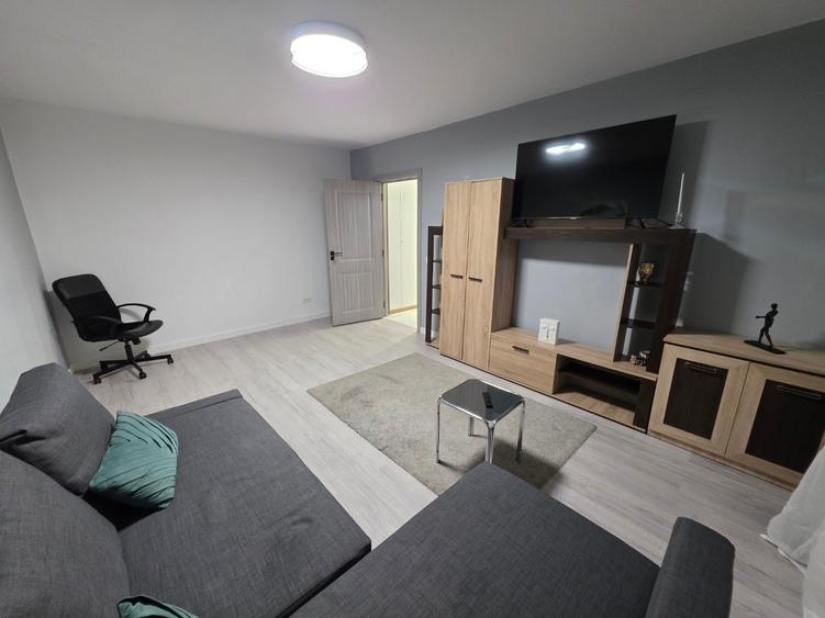 Jean Steriadi, 15 minute metrou 1 Decembrie 1918, pe Fetesti, bloc 4 etaje - 5