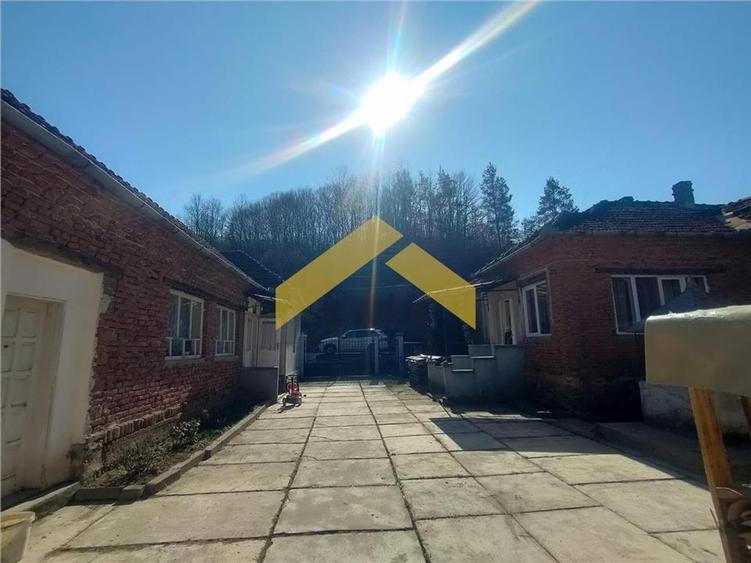 Casa 5 camere de vanzare localitatea Capruta - 2