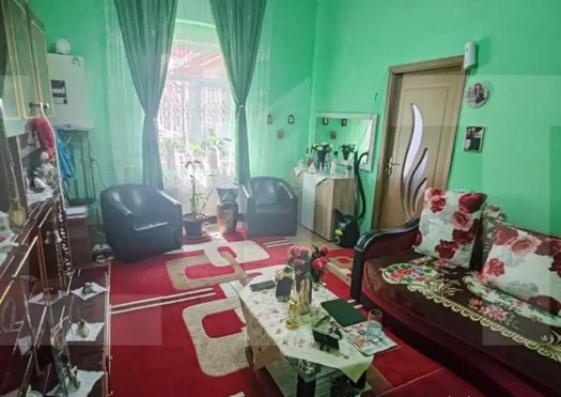 Apartament de vanzare, cu 2 camere, 55 mp, zona Sinaia - 1