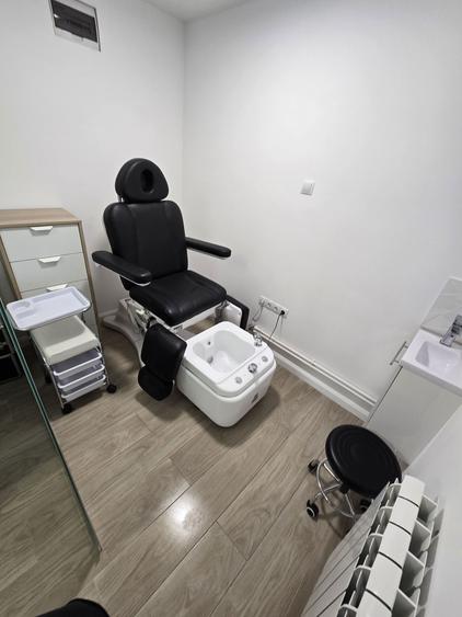 Salon de infrumusetare complet utilat zona centrala - 6