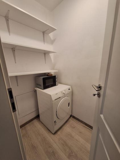 Apartament cu 3 camere semidecomandat în Florești