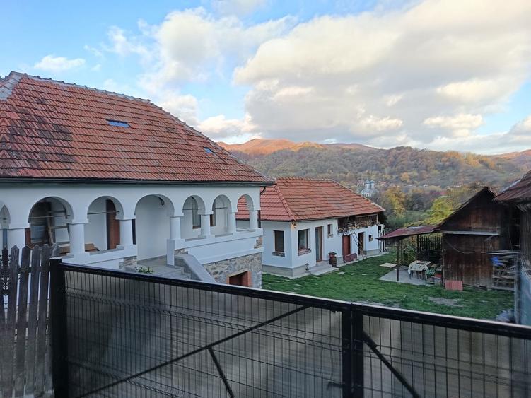 Casa si teren de vanzare - 6