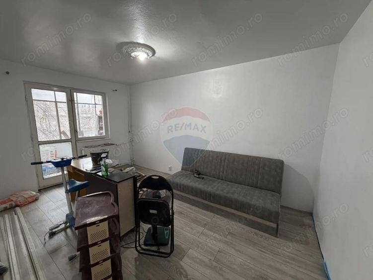 Apartament 3 camere et 2 - 1