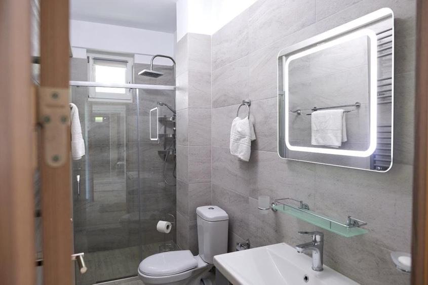 Apartament cu 3 camere decomandat în Mamaia-Sat