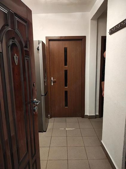 Inchiriez apartament 2camere - 3