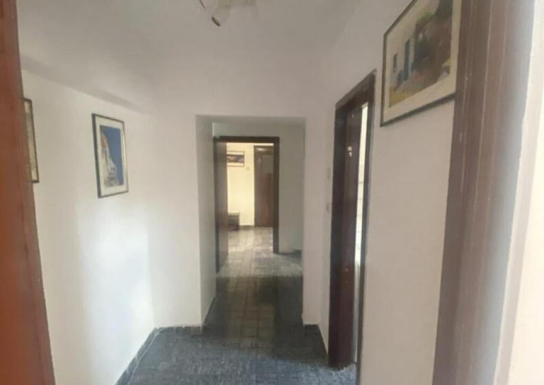 Central,B dul.Unirii, colt cu B-dul. Mircea Voda,Ap.2 cam. - 1