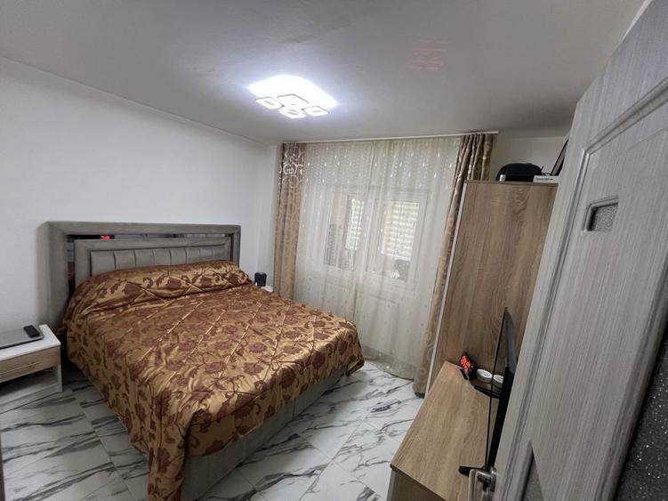 Vand apartament renovat,cu balcon urias pe toata lungimea locuintei - 2