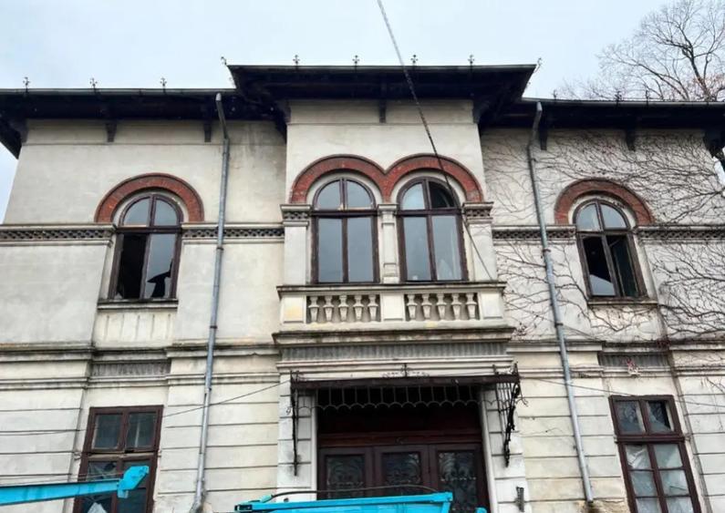 Casa de vanzare, ultracentral, 1912mp teren, o bucata din - 1