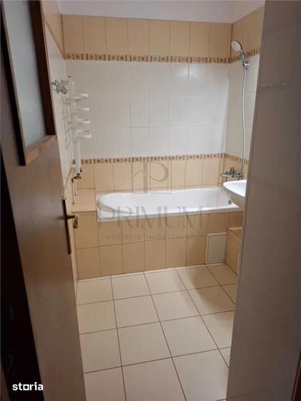 Apartament cu 3 camere decomandat în Soarelui
