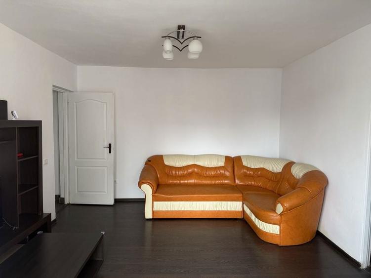 Inchiriez apartament 2 camere central - 2