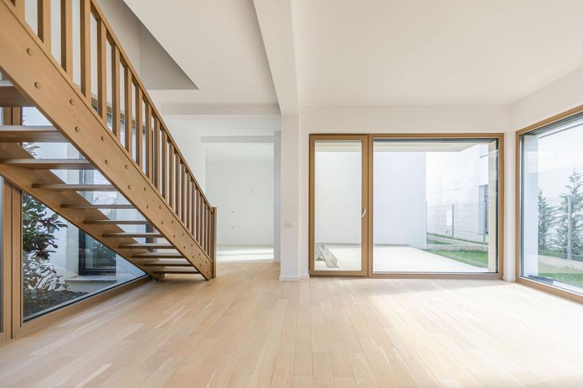 Casa Modernă cu Spații Vitrate Generoase - 6