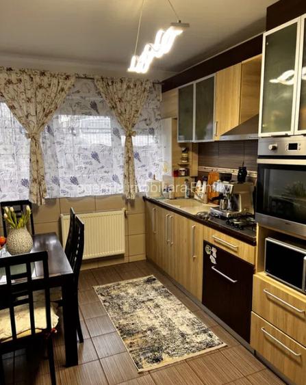 Apartament cu 3 camere decomandate Zona George Enescu Apartament cu 3 camere decomandate Zona George Enescu