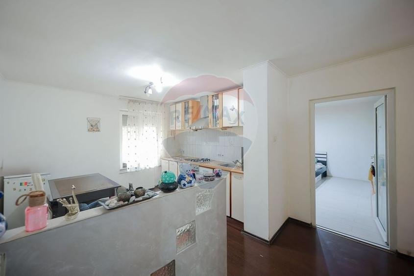 De vânzare apartament cu 1 cameră și spațiu comercial, în zona Decebal - 6