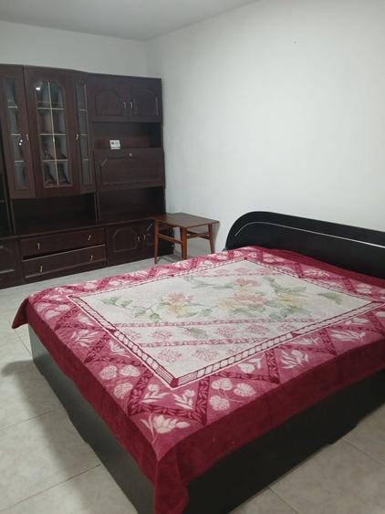 Persoana fizica inchiriez garsoniera zona piata deva - 5