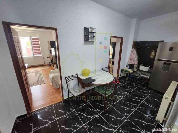 Vand casa 2 camere cu gradina, curte comuna, zona Fratelia - 7