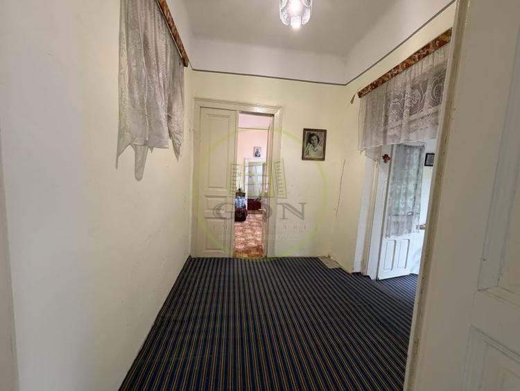 Casă cu 3 camere cu Canalizare în Central
