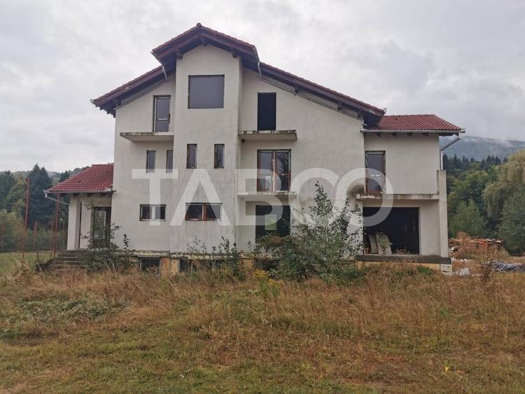 Pensiune  la Rosu480 mp de vanzare Statiune Climaterica Sambata de Sus - 1