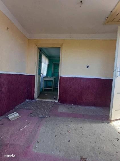 Casa de vanzare la 10 minute de Roman, teren de 1.225mp 33.800euro - 2