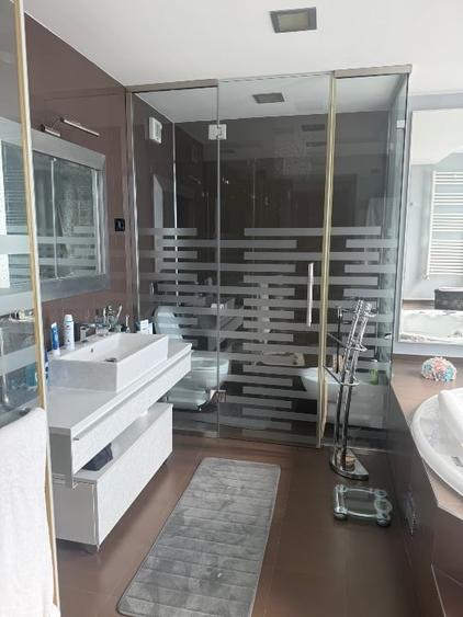 Apartament cu 4 camere decomandat în Central