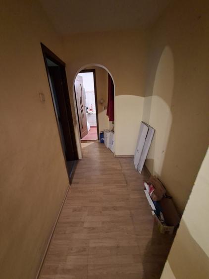 Apartament cu 3 camere, decomandat, zona Dacia - 6