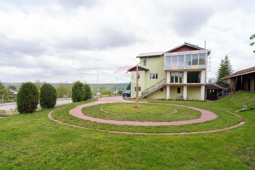 Casă / Vilă cu 10 camere, de vânzare. Todireni, Botoșani. - 4