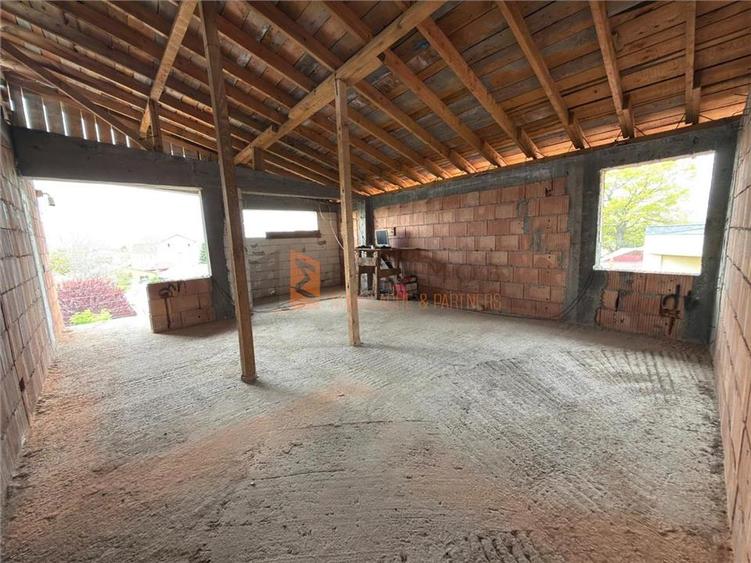Casă individuală cu 9 camere cu Teren 203 Mp în 1 Decembrie