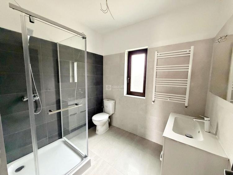 Duplex cu 4 camere cu Canalizare în Păcurari