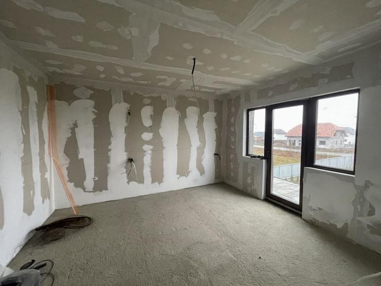 Pensiune cu piscina in constructie - 7