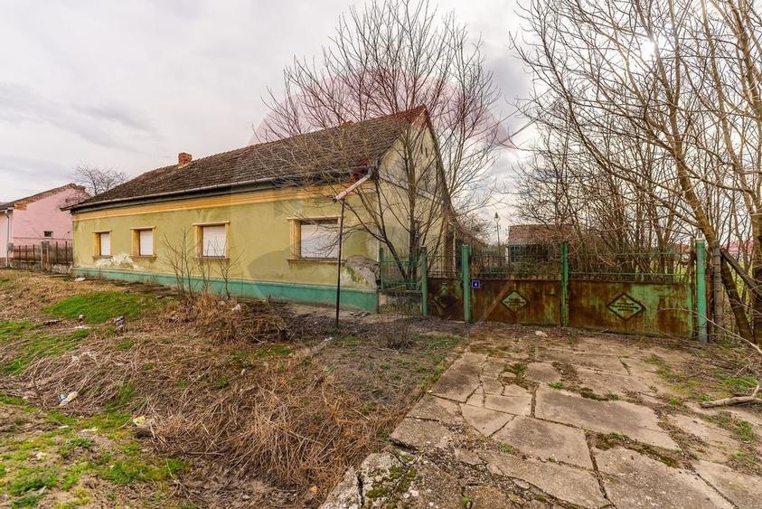 Teren + casa cu potential in centrul loc. Galsa, fs- 30m - 4