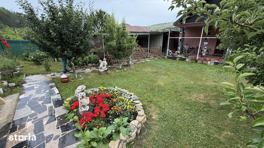Casă cu 2 camere cu Teren 800 Mp în Florești