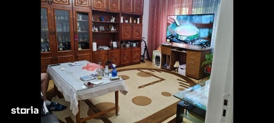 Apartament cu 3 camere decomandat în Nerva Traian