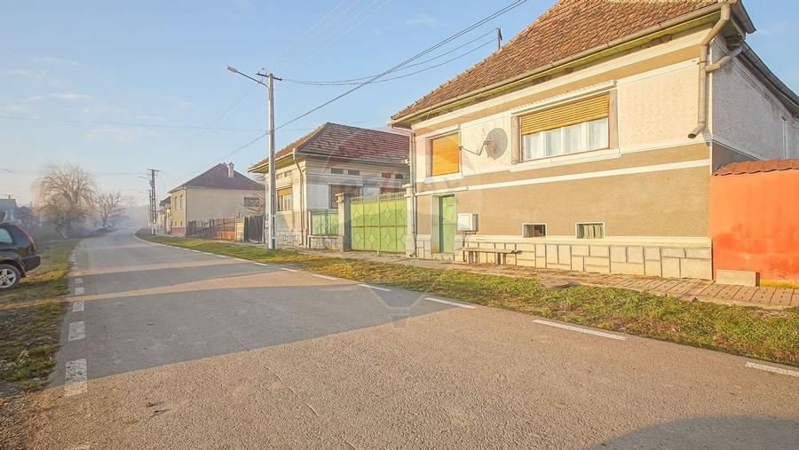 Comision 0%! 2 case Cincu, teren 2134mp, sura & curte libera - 34