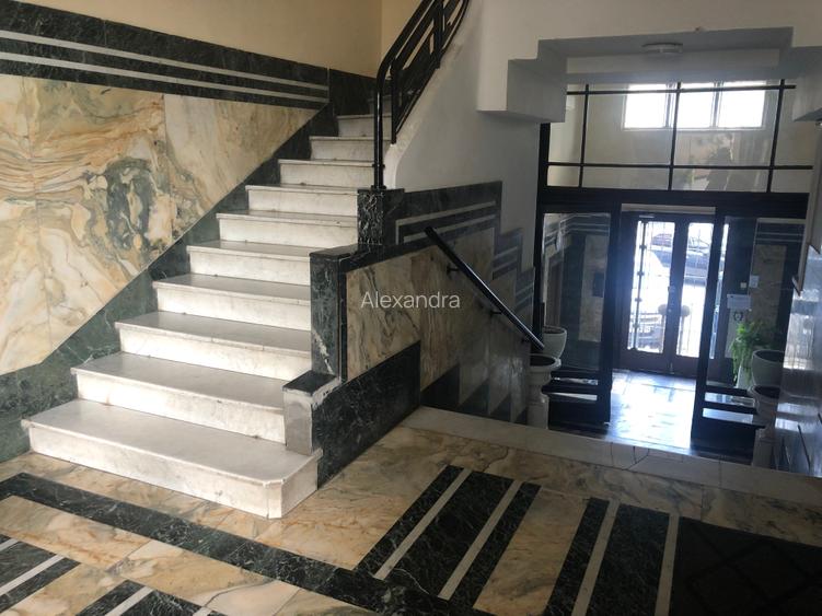 Apartament cu 4 camere semidecomandat în Armeneasca