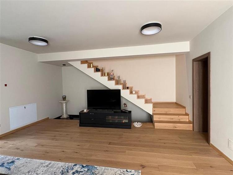 Duplex cu 4 camere cu Canalizare în Iris