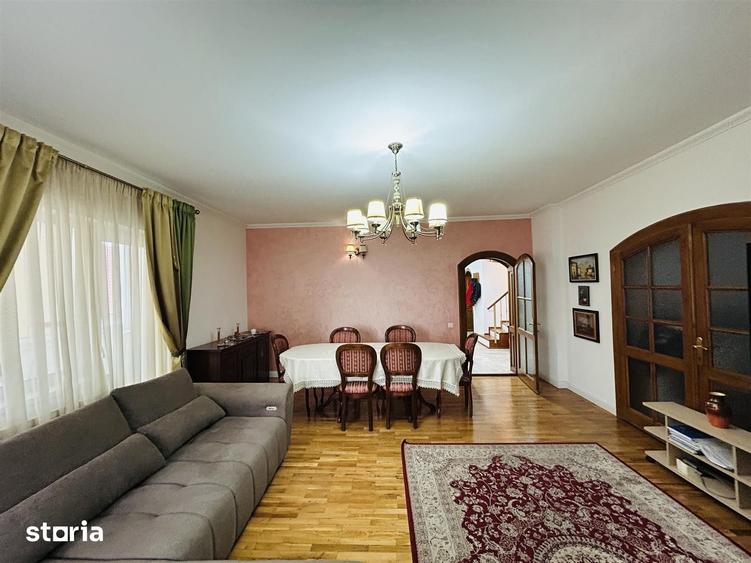 Apartament cu 4 camere în Sub Arini