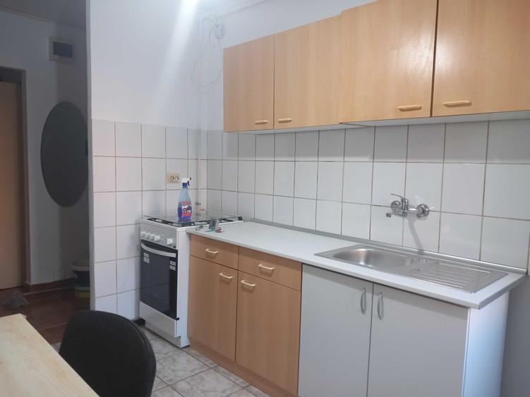 Apartament cu 3 camere decomandat în Dâmbu Pietros