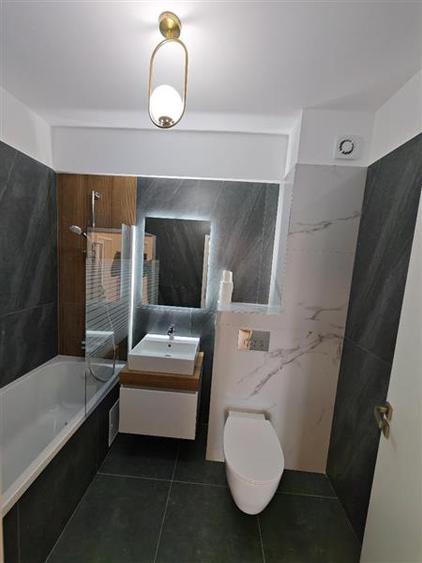 Apartament cu 3 camere decomandat, mobilat în Tractorul