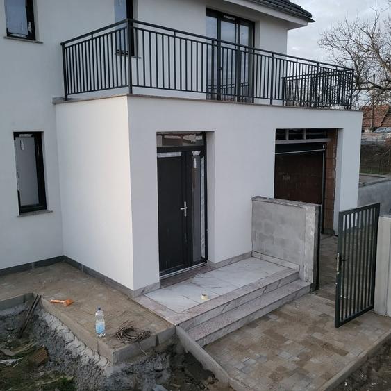 Casă cu 4 camere în Vladimirescu