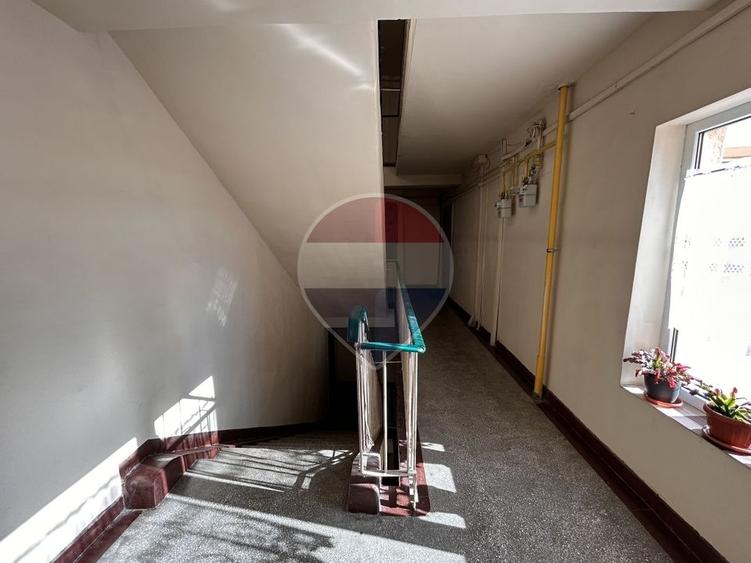 Apartament cu 3 camere decomandat, mobilat în Central