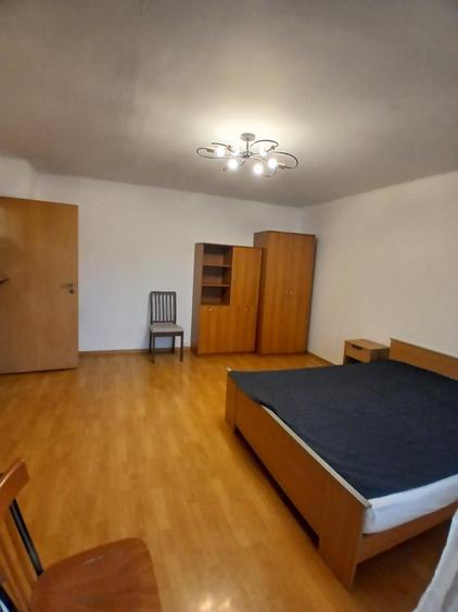 Garsonieră decomandată, mobilată în Lunei