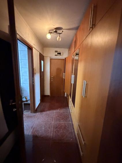 Apartament cu 3 camere semidecomandat, mobilat în Ghencea
